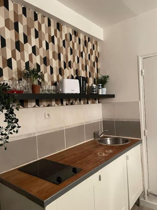 Modern Bastille Apartment *